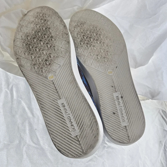 Donald J Pliner Neakers EUC - Picture 9 of 13